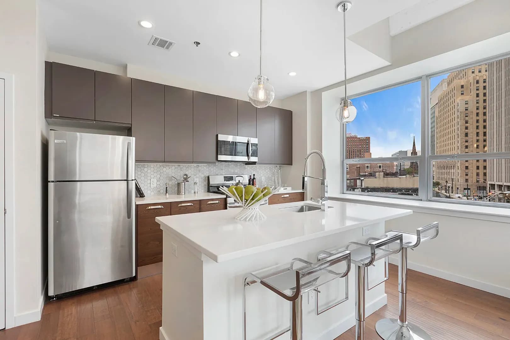 Newark Apartment: 10 Central Ave
