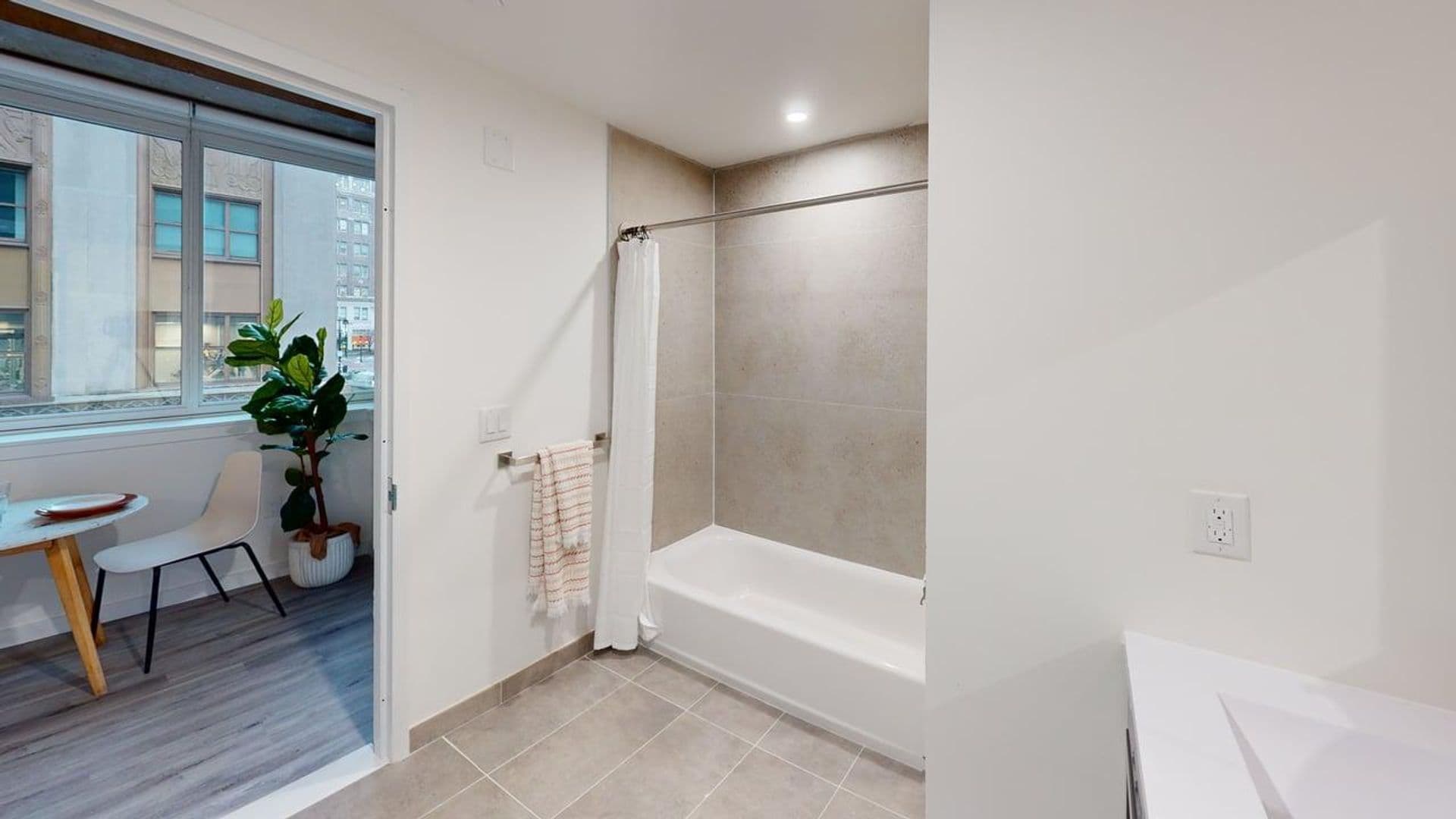Newark Apartment: 10 Commerce Court