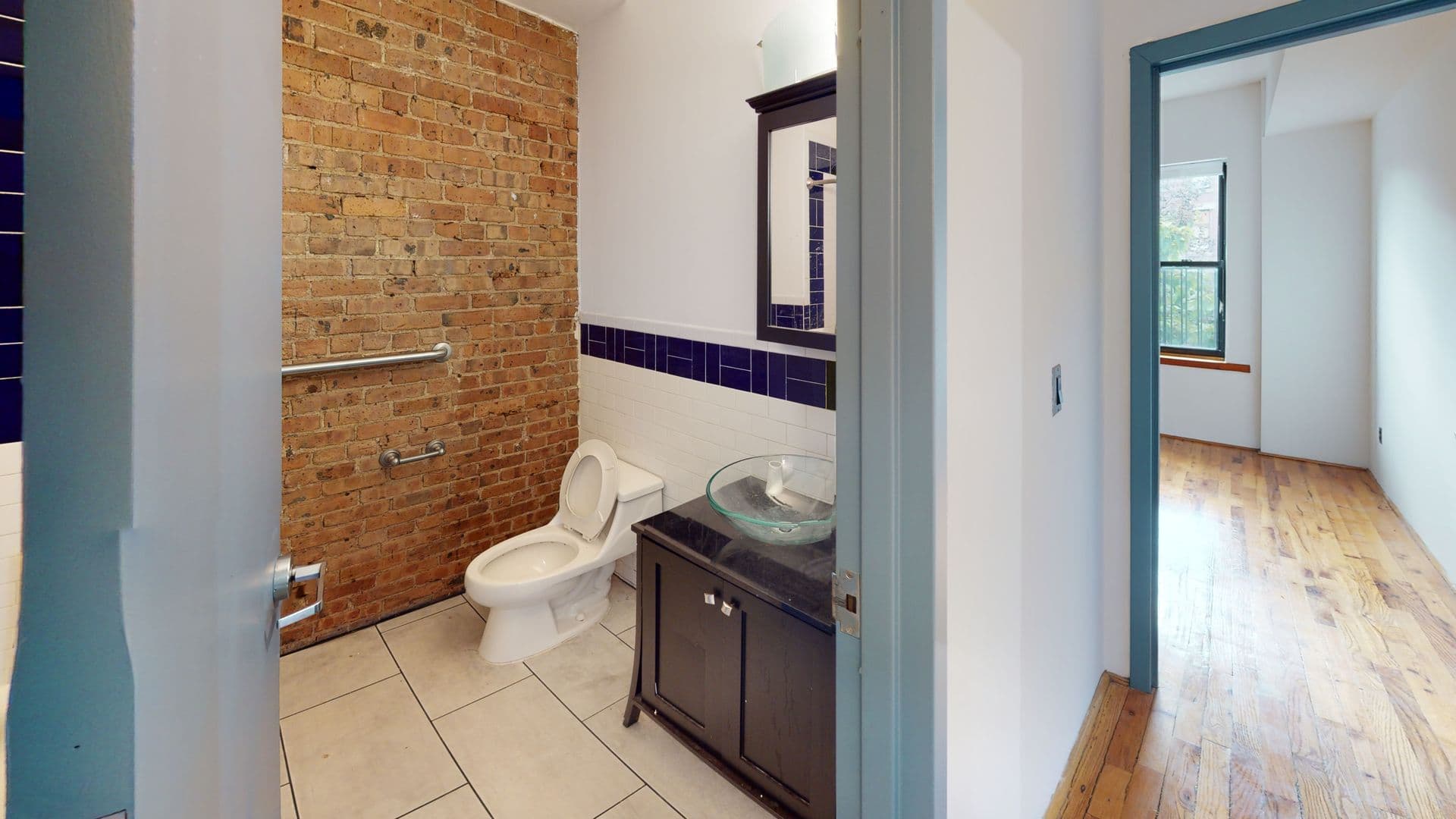 Newark Apartment: 53 University Ave