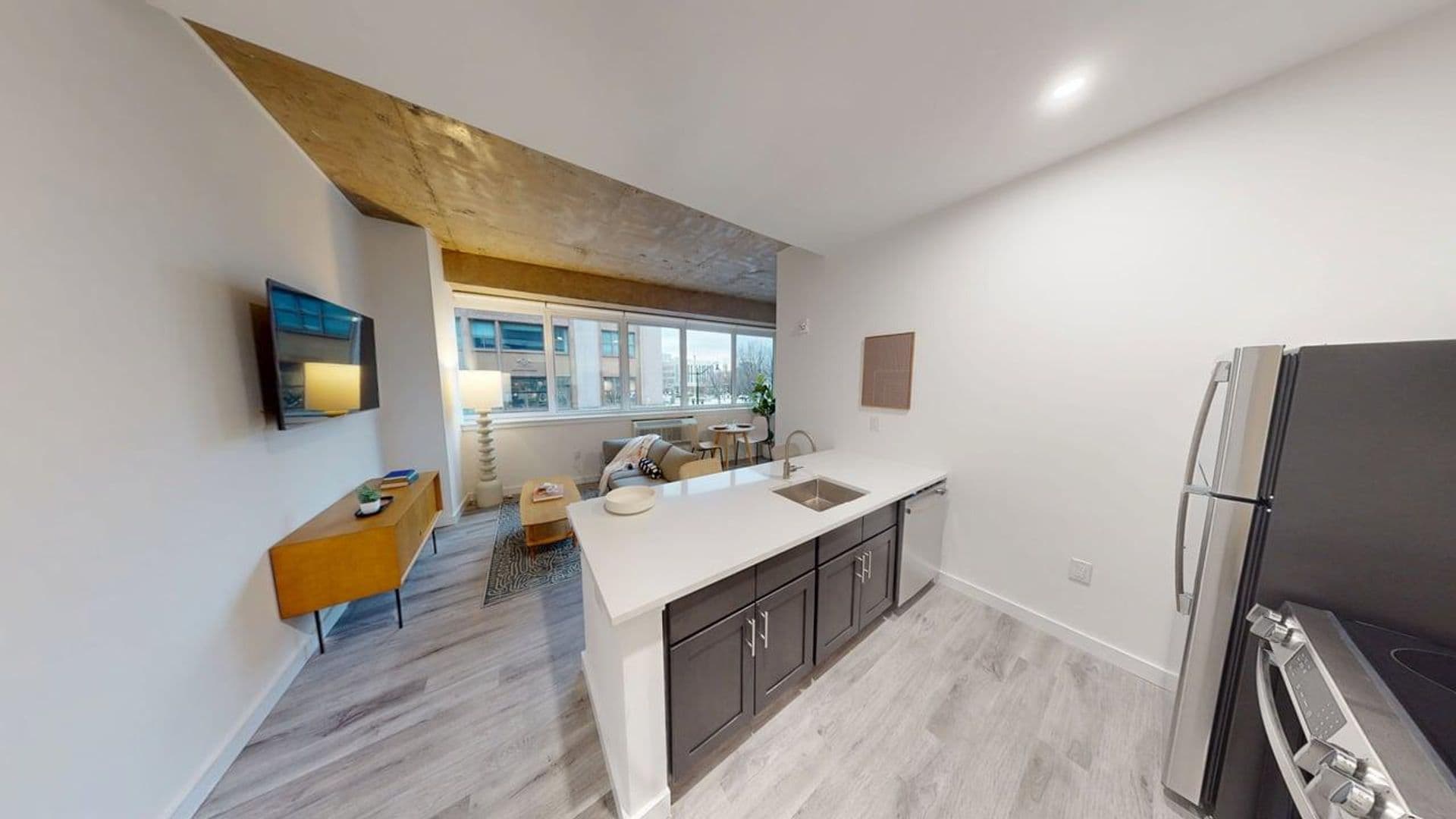 Newark Apartment: 10 Commerce Court