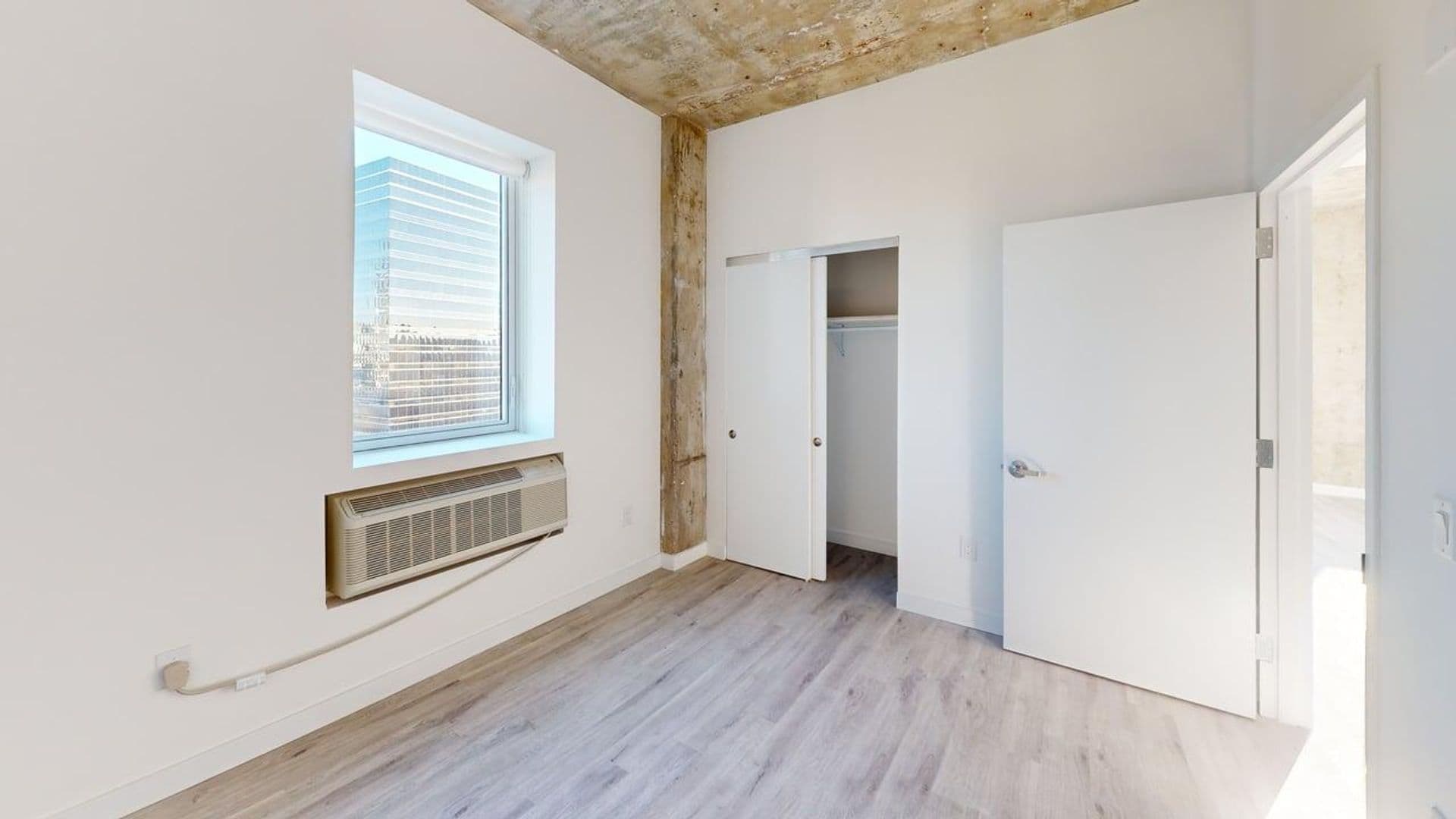 Newark Apartment: 10 Commerce Court