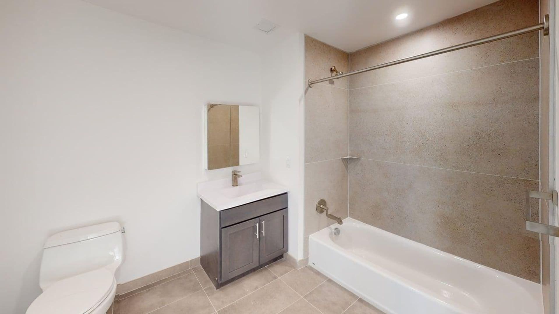 Newark Apartment: 10 Commerce Court