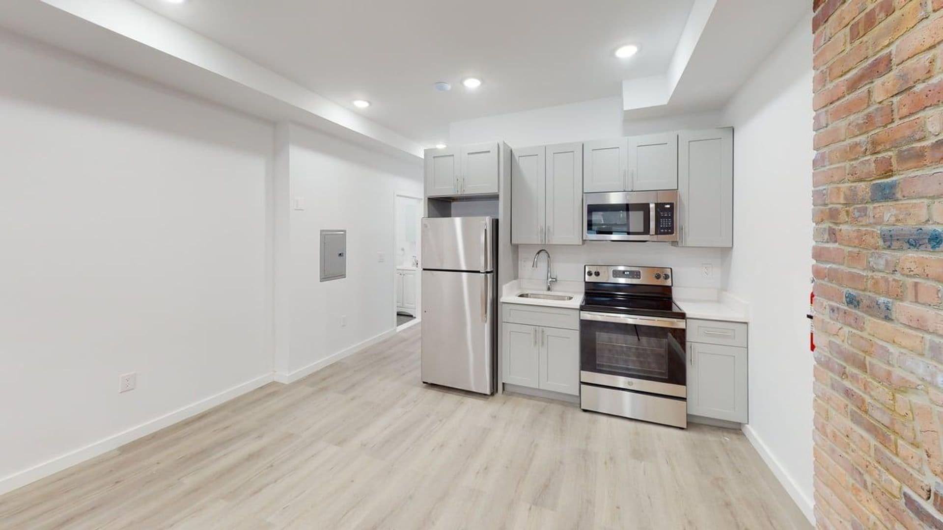 Newark Apartment: 81 Halsey St