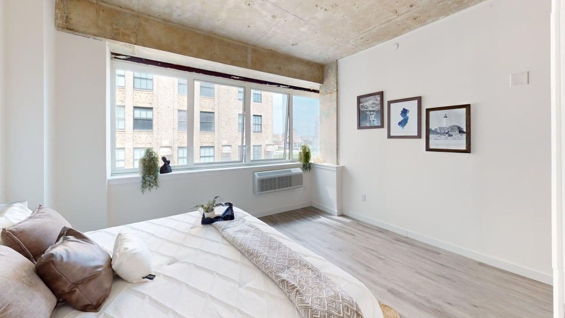 Newark Apartment: 10 Commerce Court