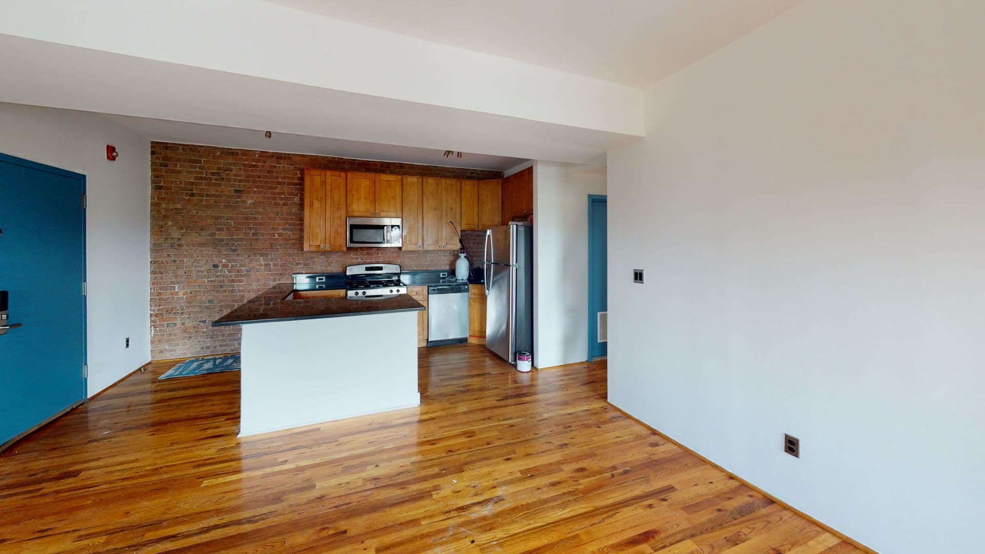 Newark Apartment: 53 University Ave