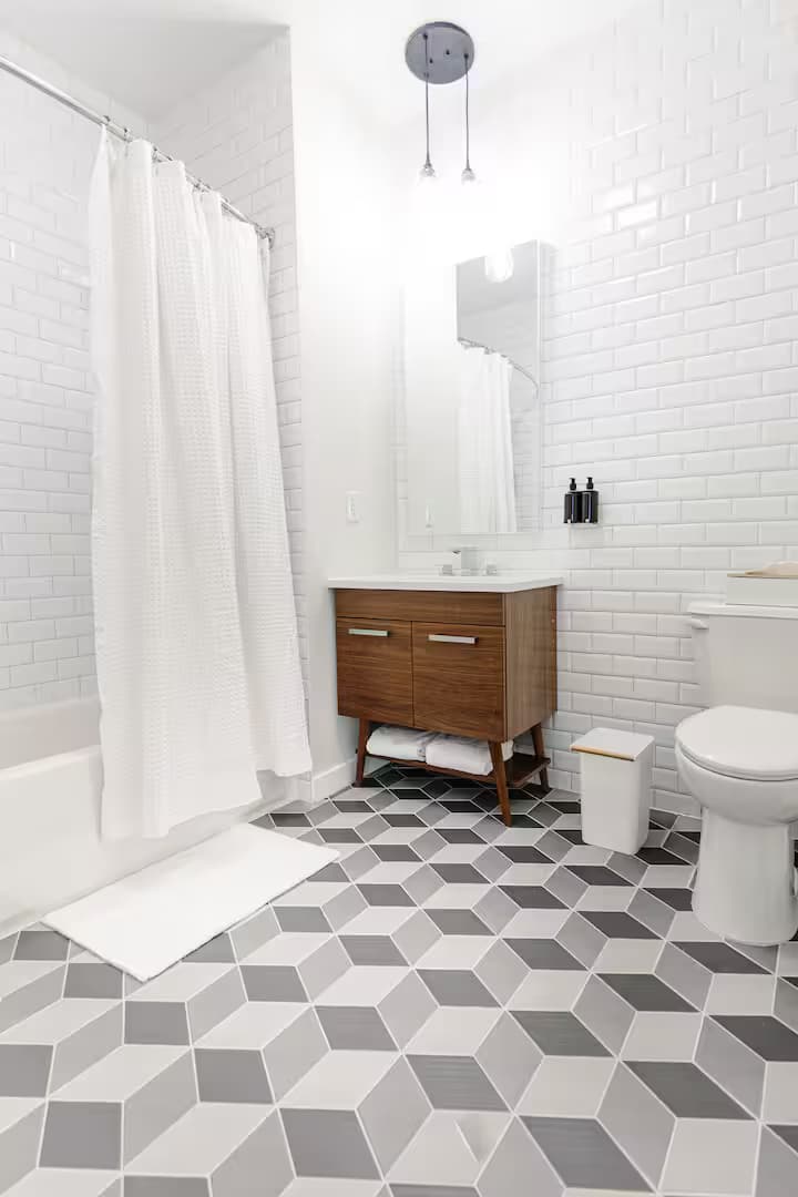 Newark Apartment: 10 Central Ave