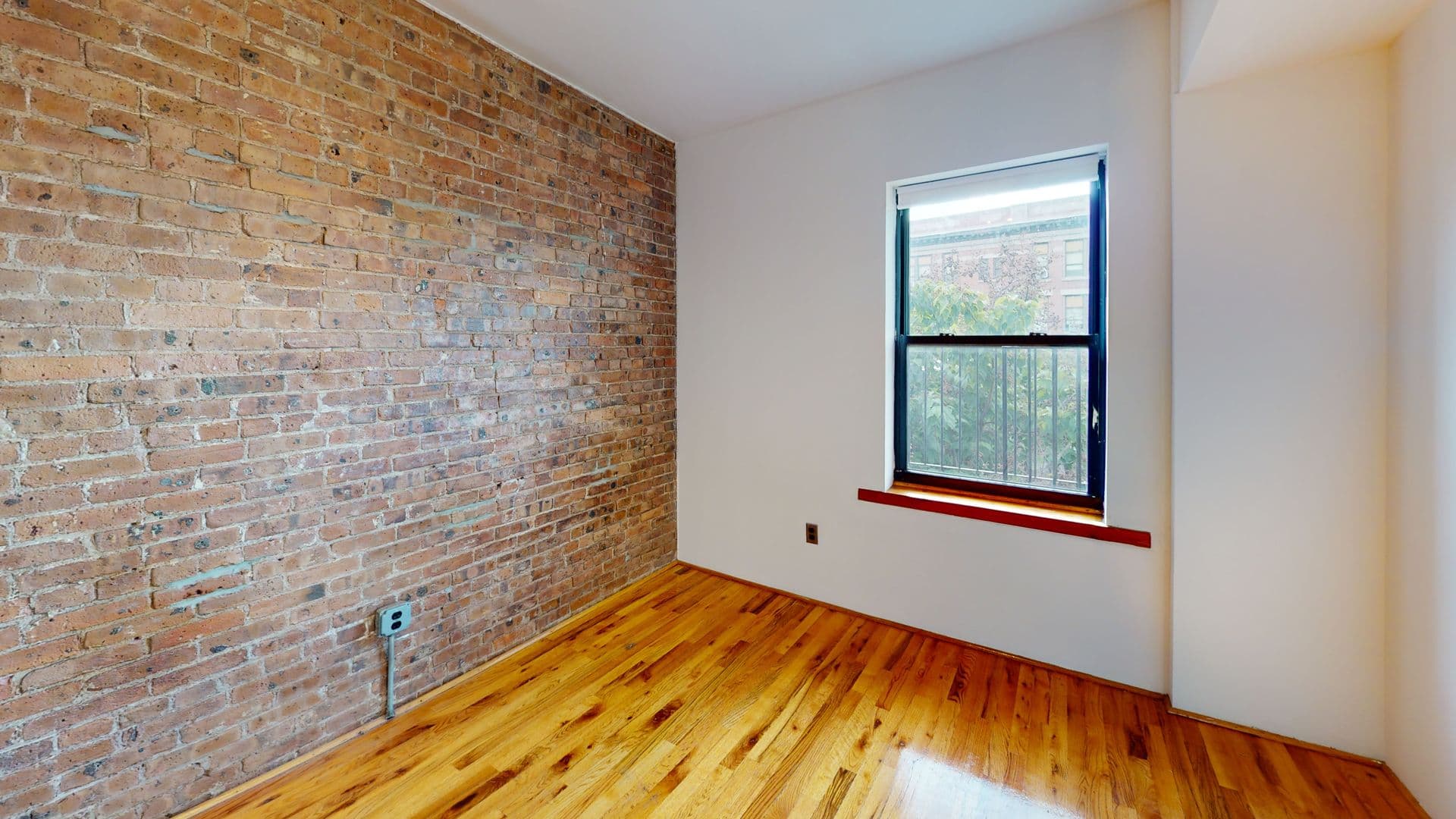Newark Apartment: 53 University Ave