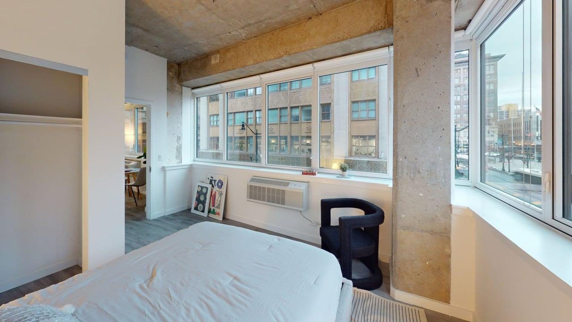 Newark Apartment: 10 Commerce Court