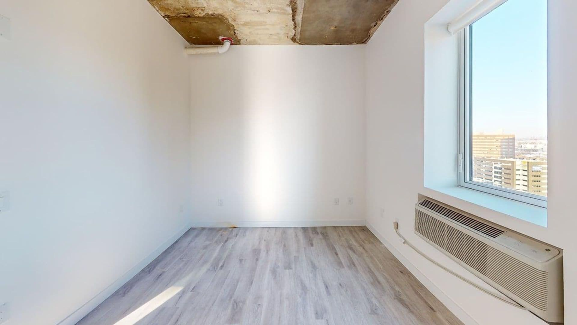 Newark Apartment: 10 Commerce Court