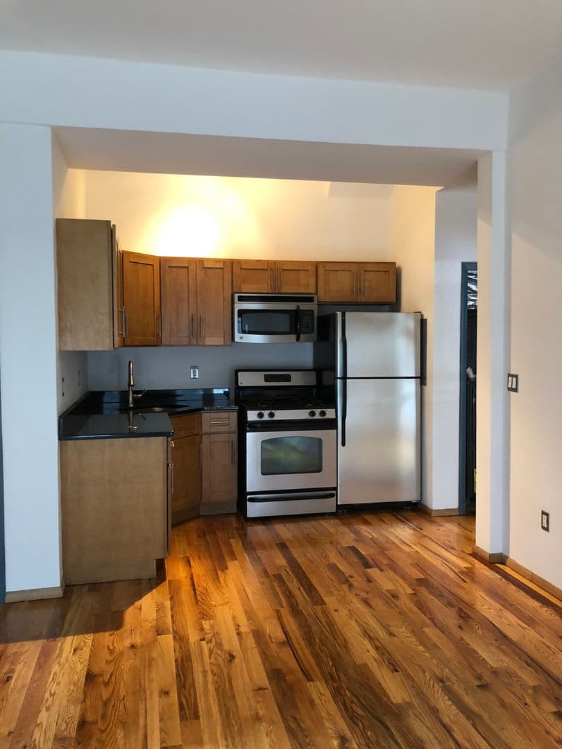 Newark Apartment: 15 Fulton St