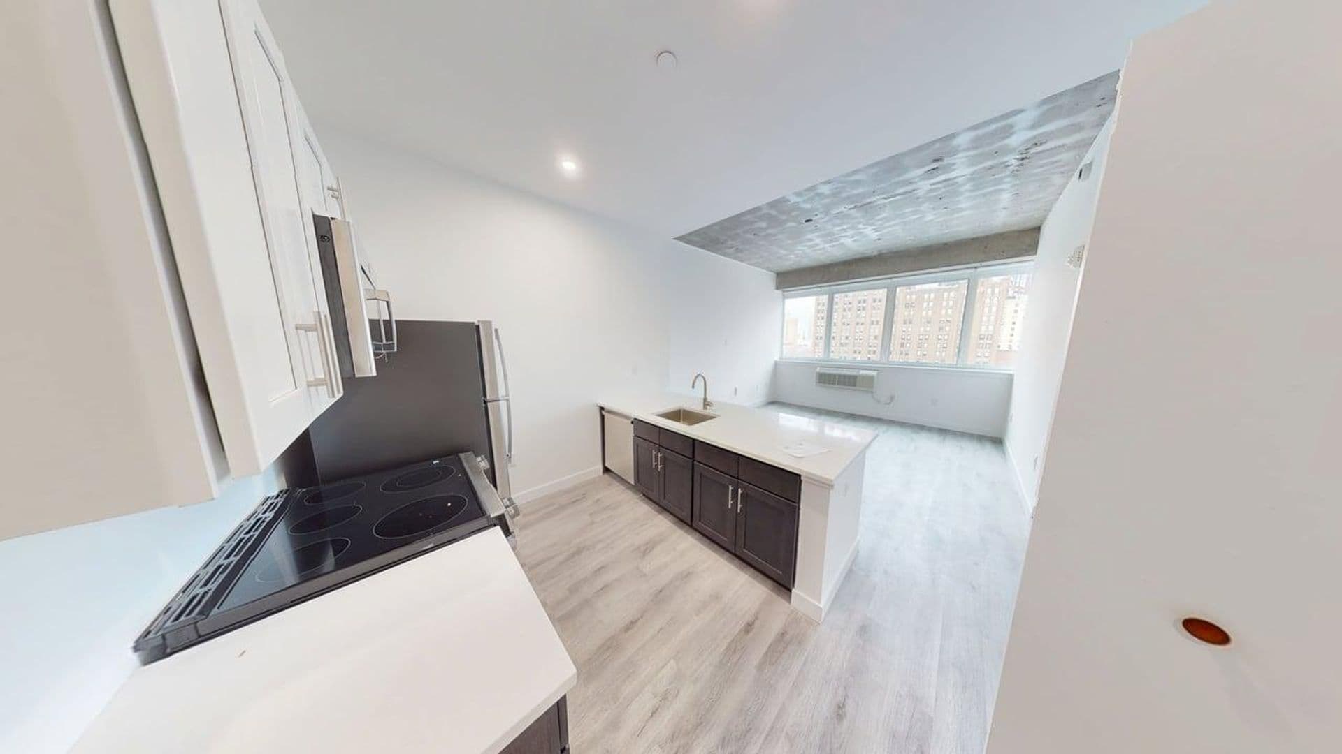Newark Apartment: 10 Commerce Court