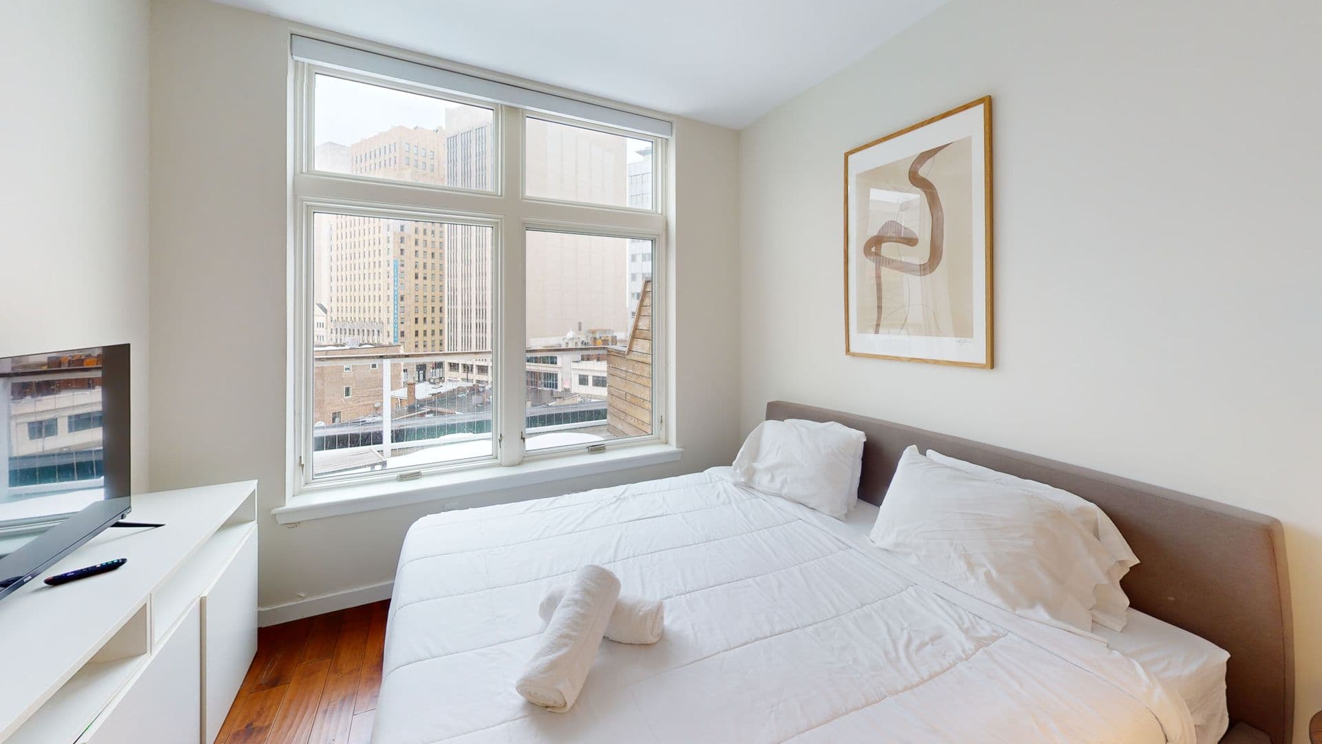 Newark Apartment: 10 Central Ave