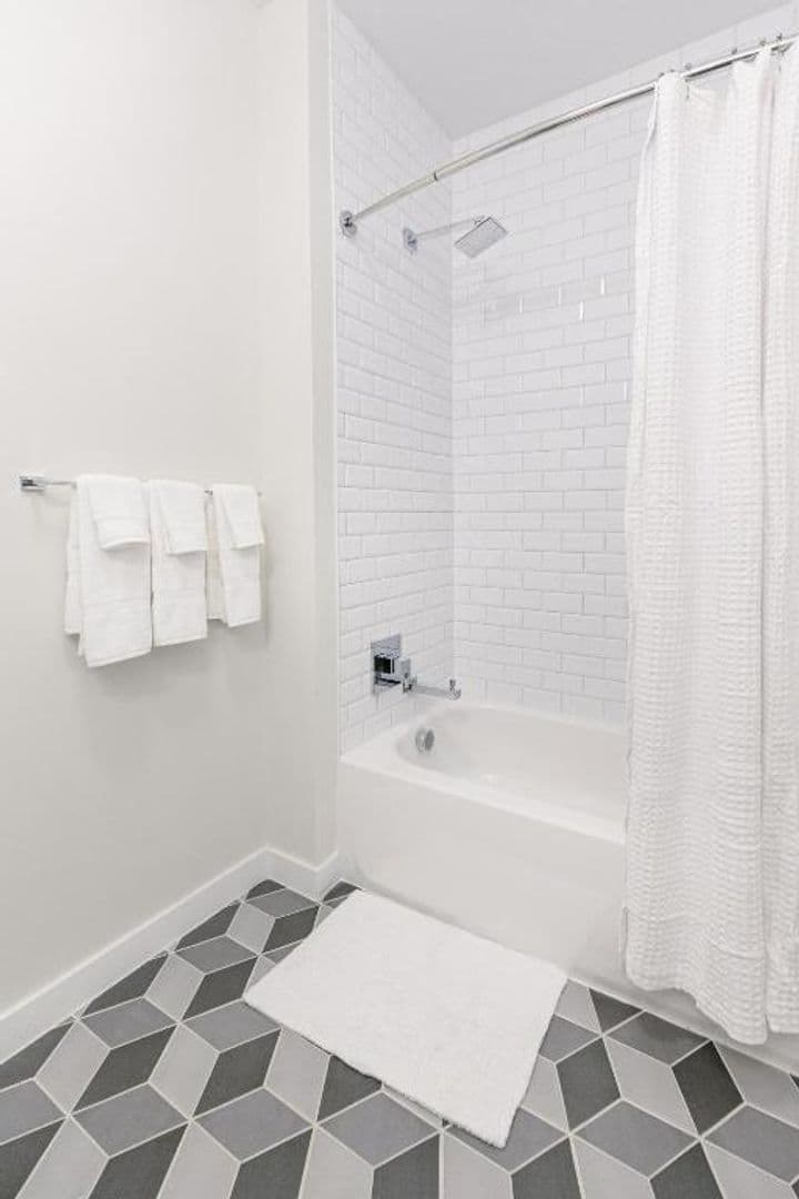 Newark Apartment: 10 Central Ave