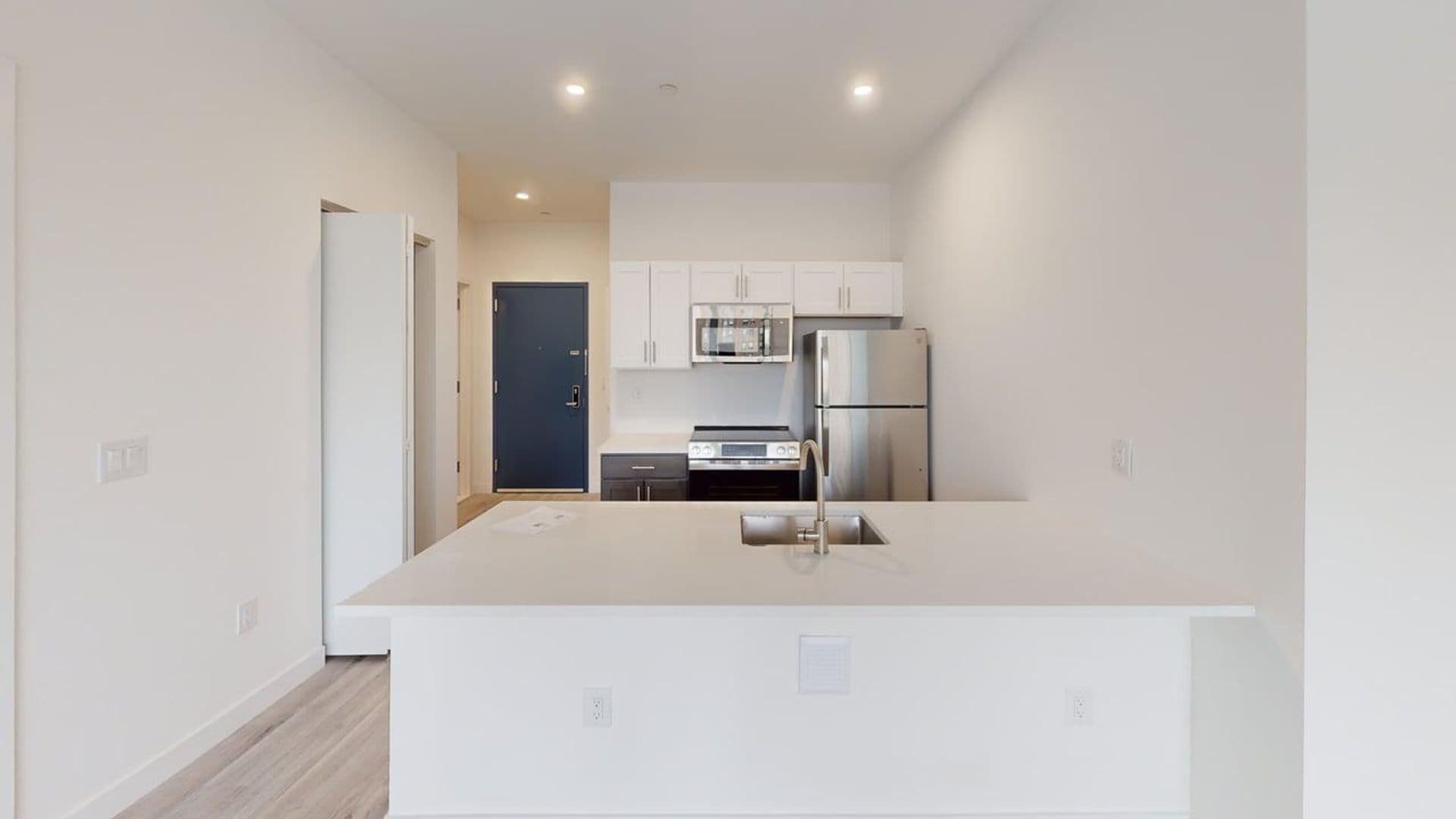 Newark Apartment: 10 Commerce Court