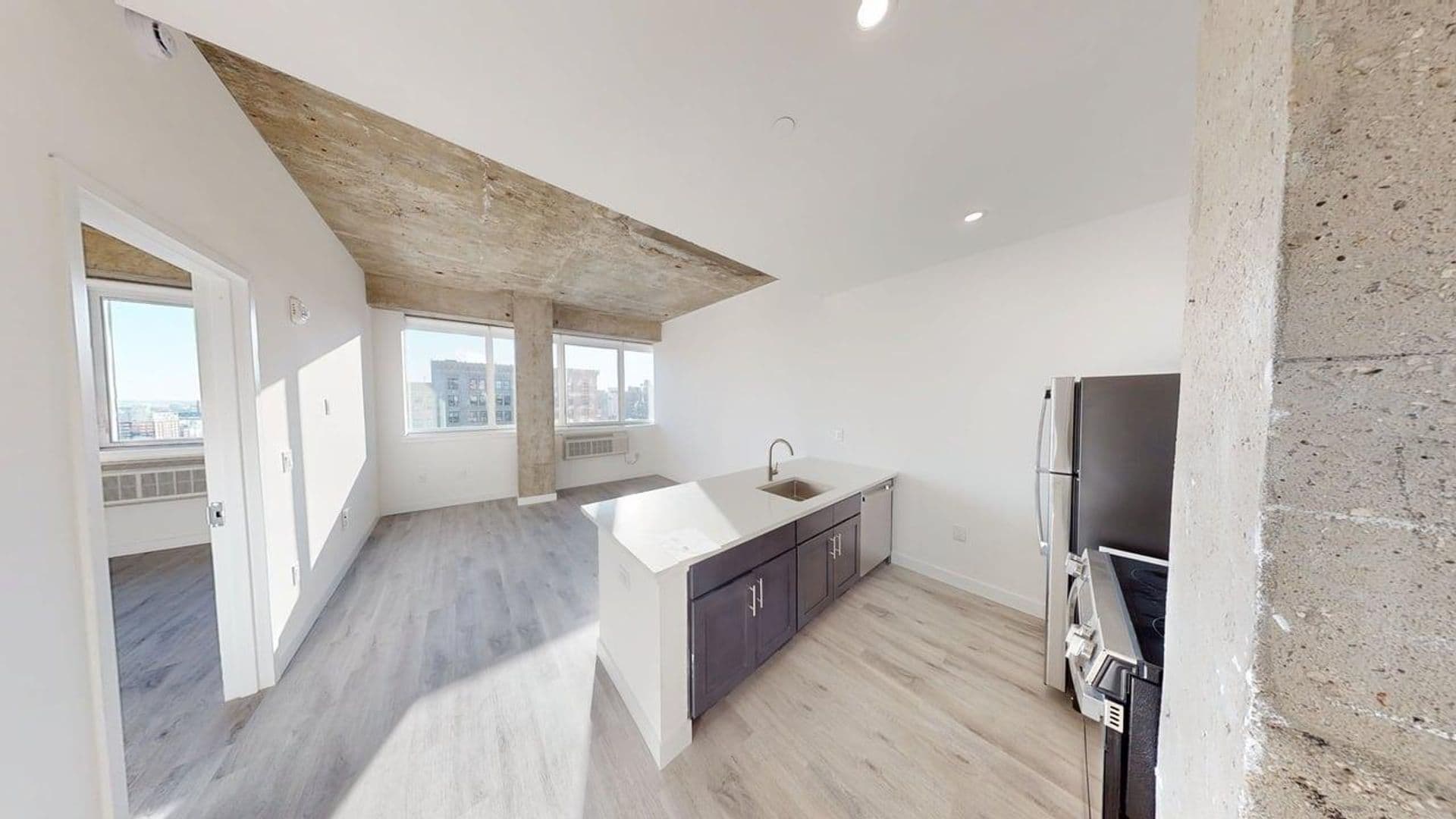 Newark Apartment: 10 Commerce Court