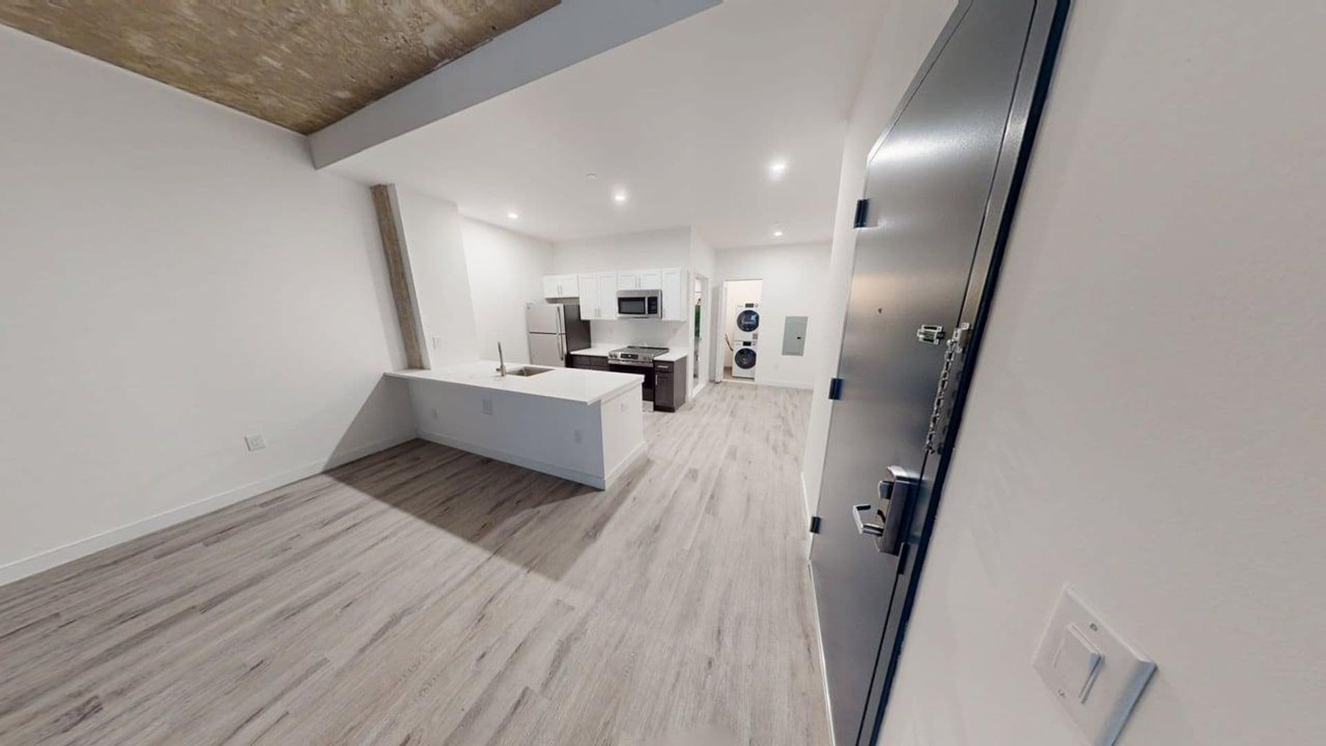 Newark Apartment: 10 Commerce Court