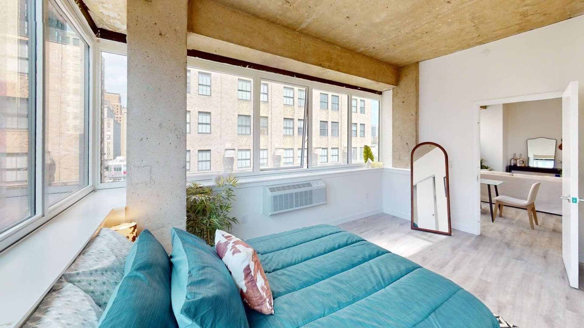 Newark Apartment: 10 Commerce Court