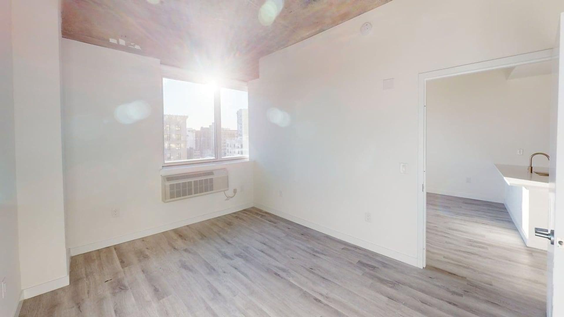 Newark Apartment: 10 Commerce Court