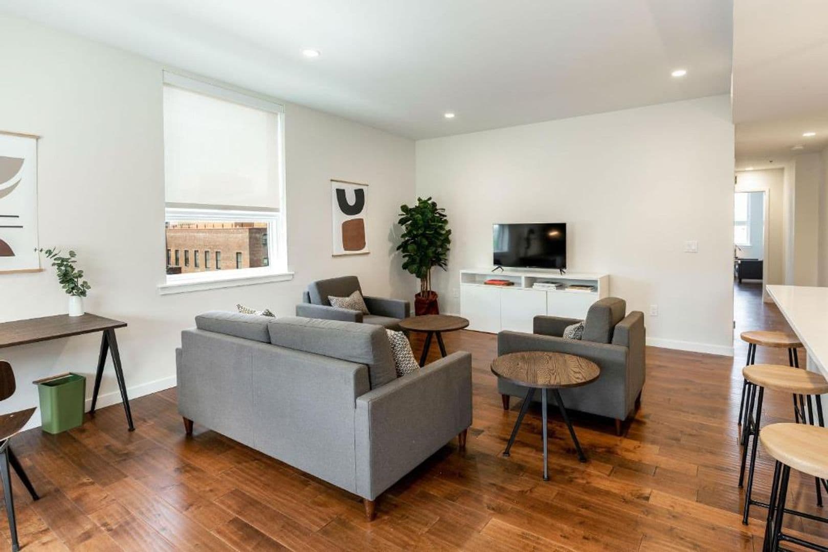 Newark Apartment: 10 Central Ave