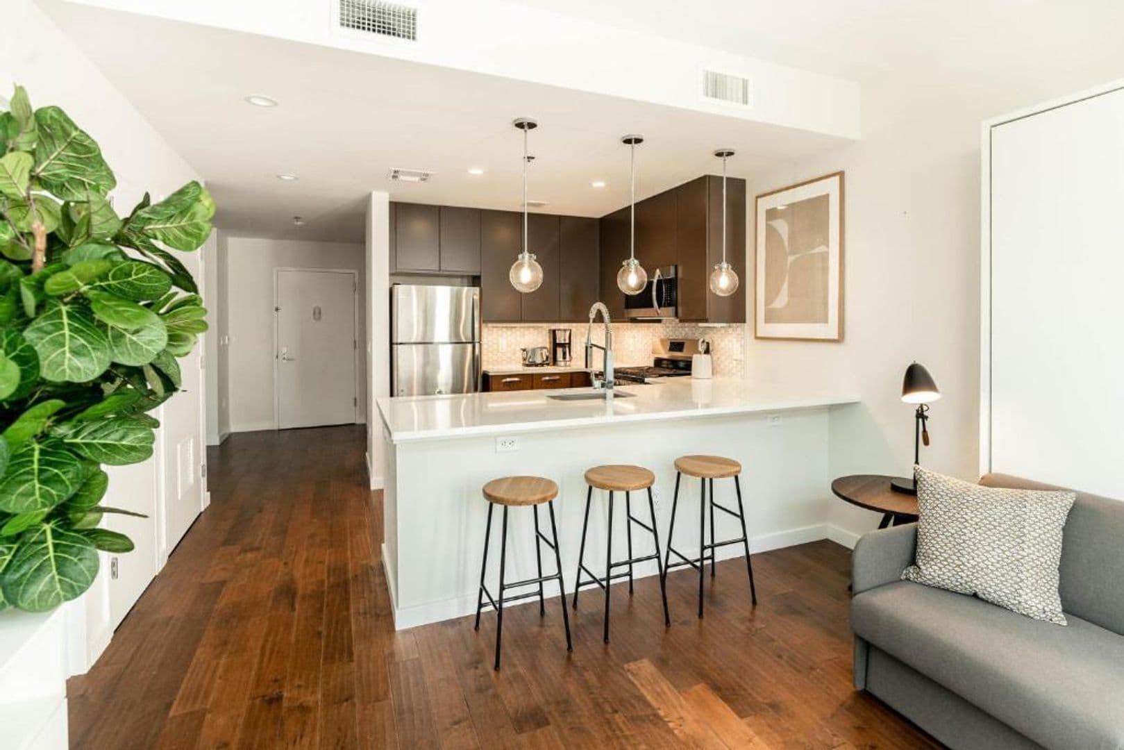Newark Apartment: 10 Central Ave