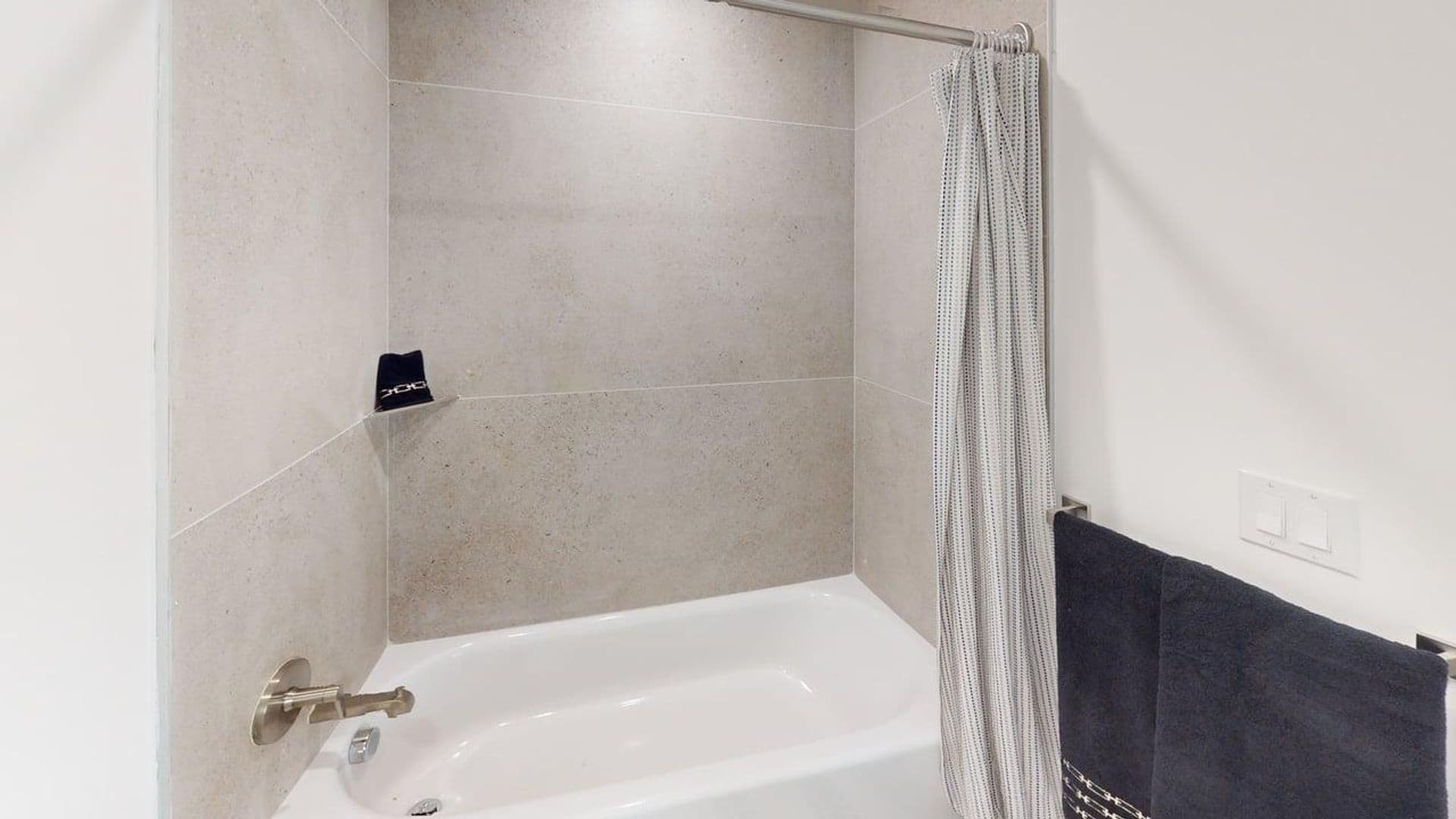 Newark Apartment: 10 Commerce Court