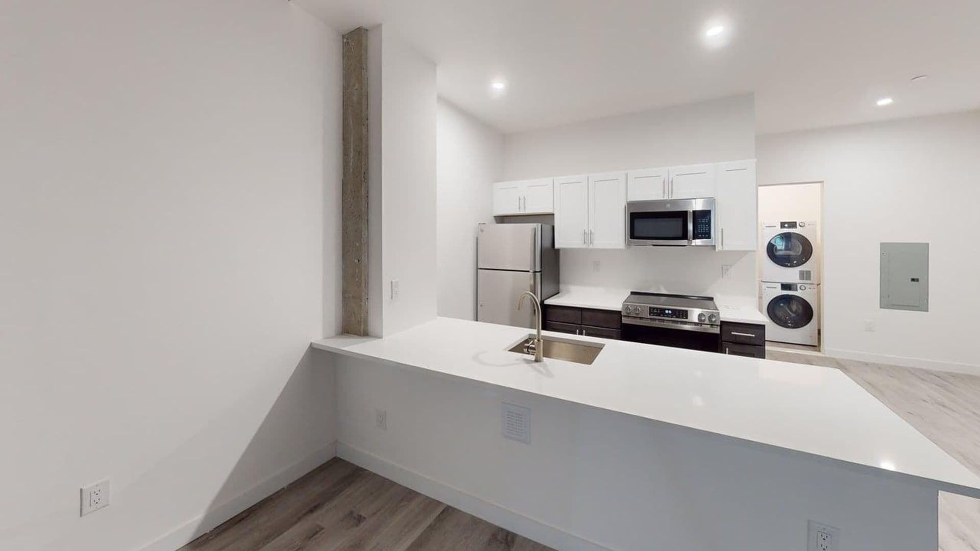 Newark Apartment: 10 Commerce Court