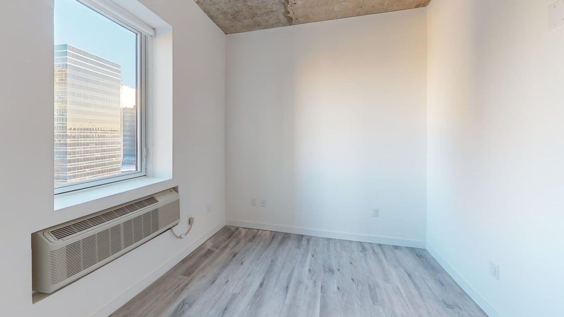 Newark Apartment: 10 Commerce Court
