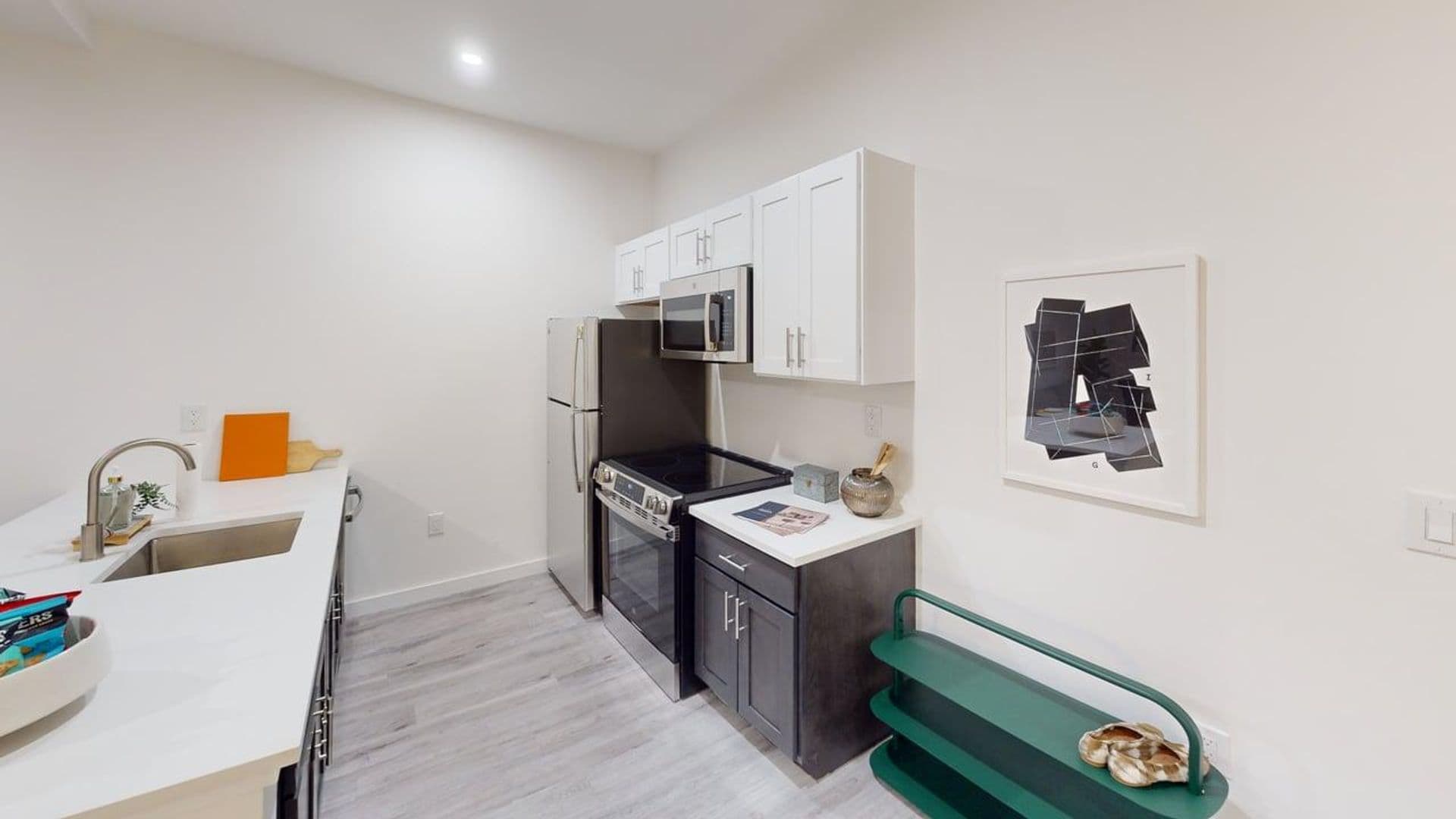 Newark Apartment: 10 Commerce Court