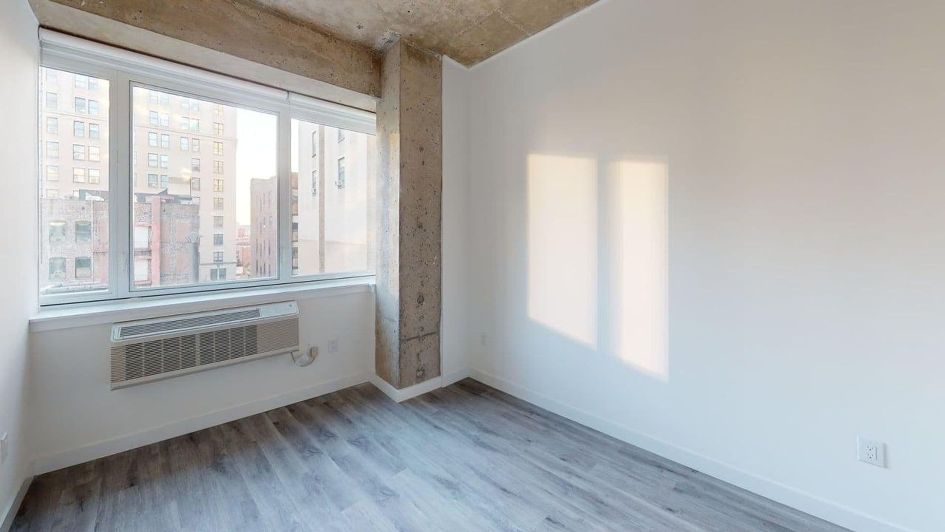 Newark Apartment: 10 Commerce Court