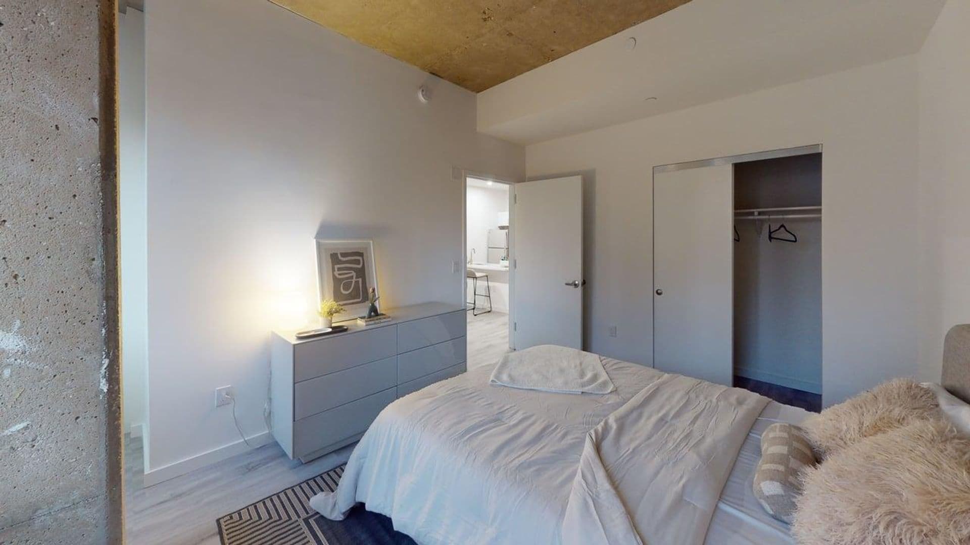 Newark Apartment: 10 Commerce Court
