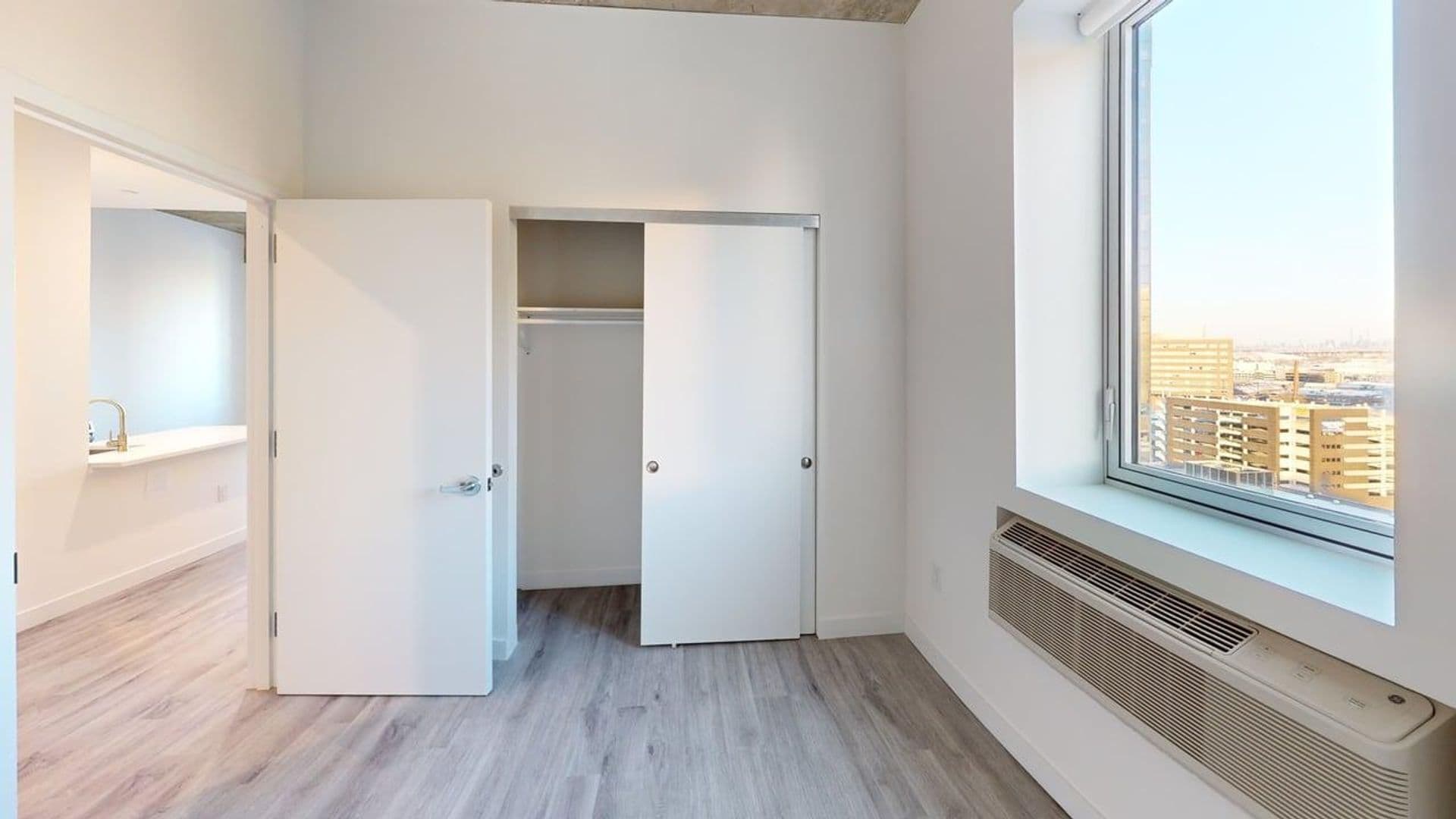 Newark Apartment: 10 Commerce Court