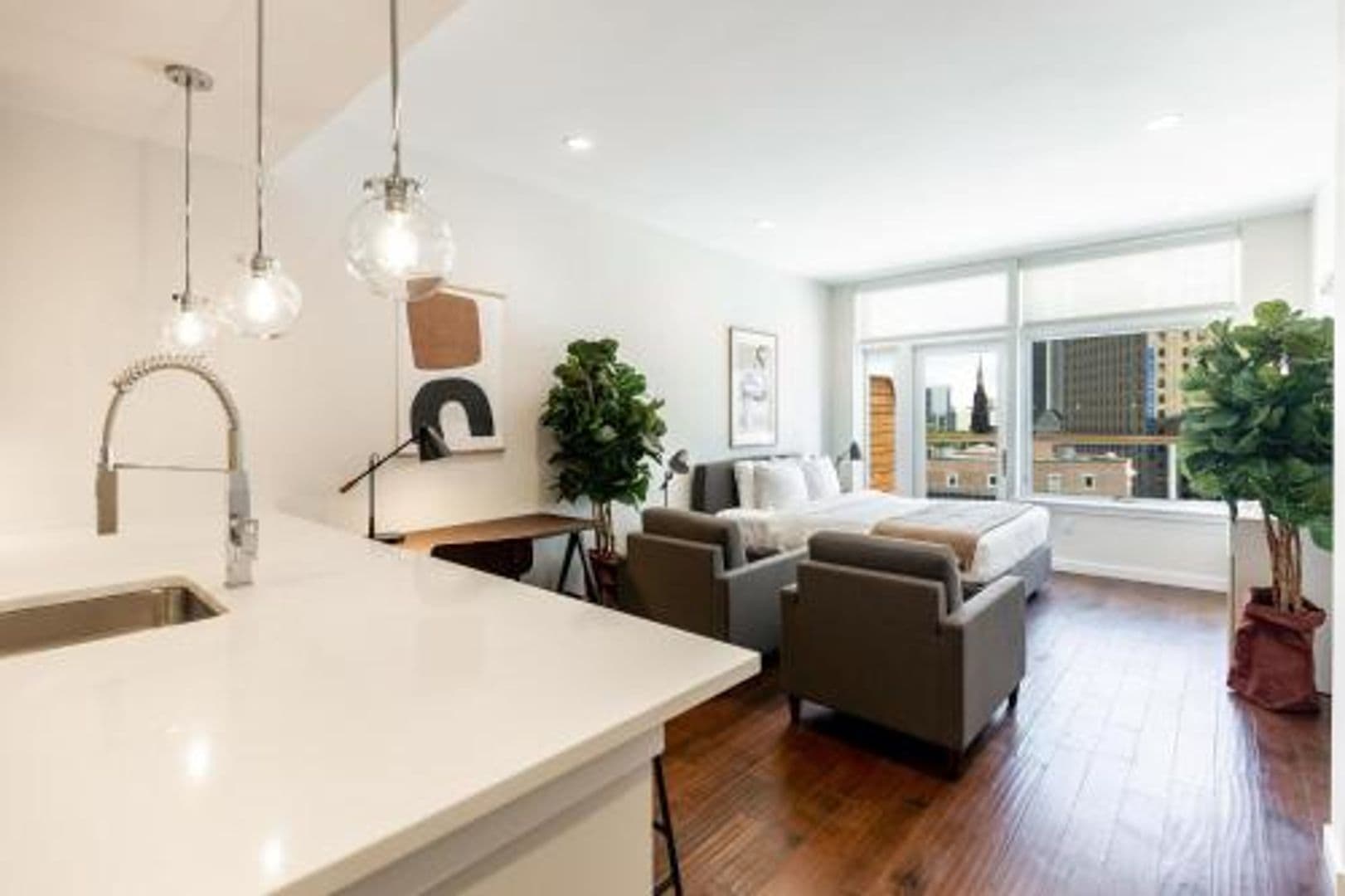 Newark Apartment: 10 Central Ave