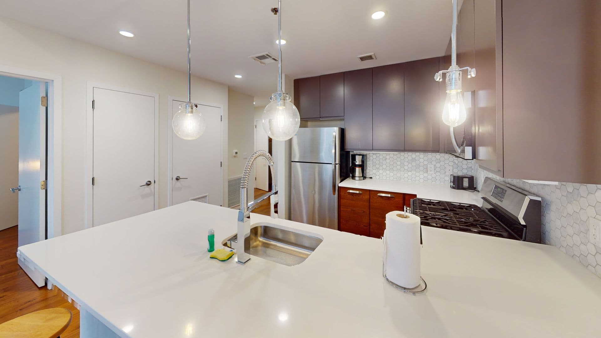 Newark Apartment: 10 Central Ave