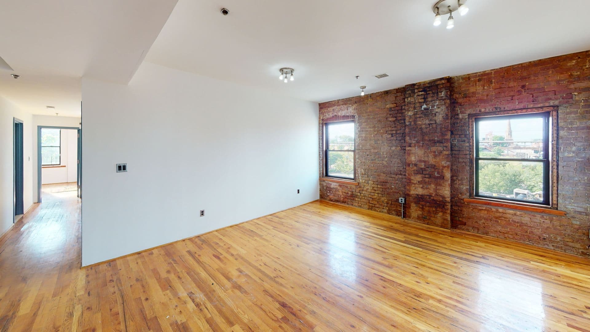 Newark Apartment: 53 University Ave