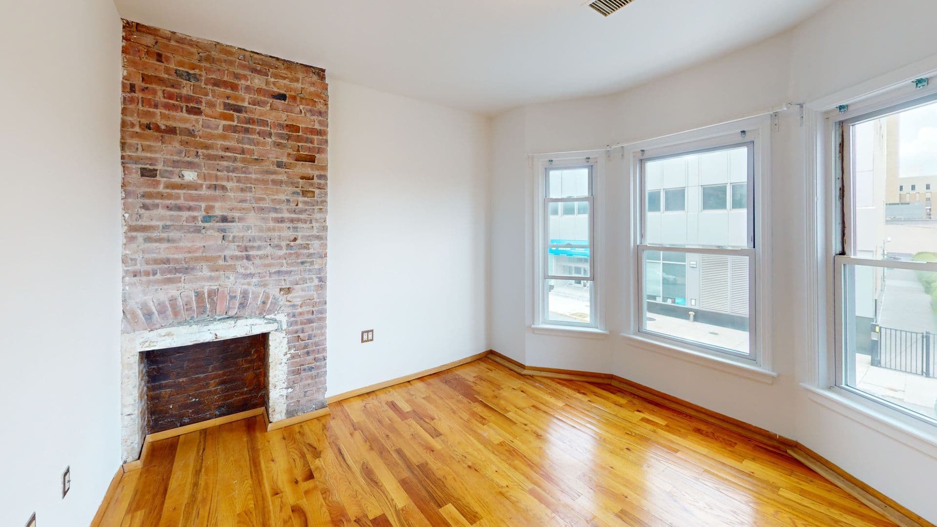 Newark Apartment: 15 Fulton St