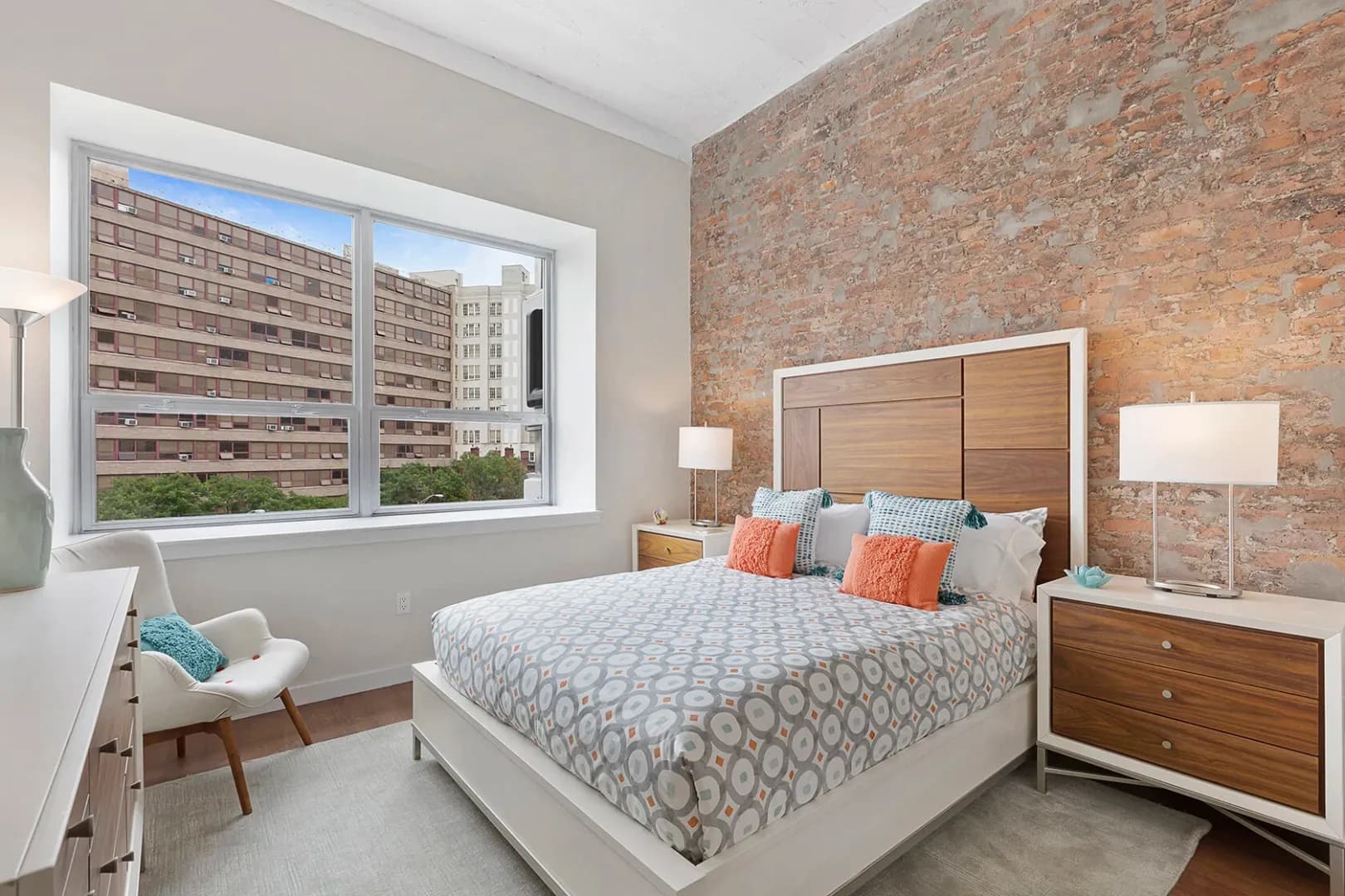 Newark Apartment: 10 Central Ave