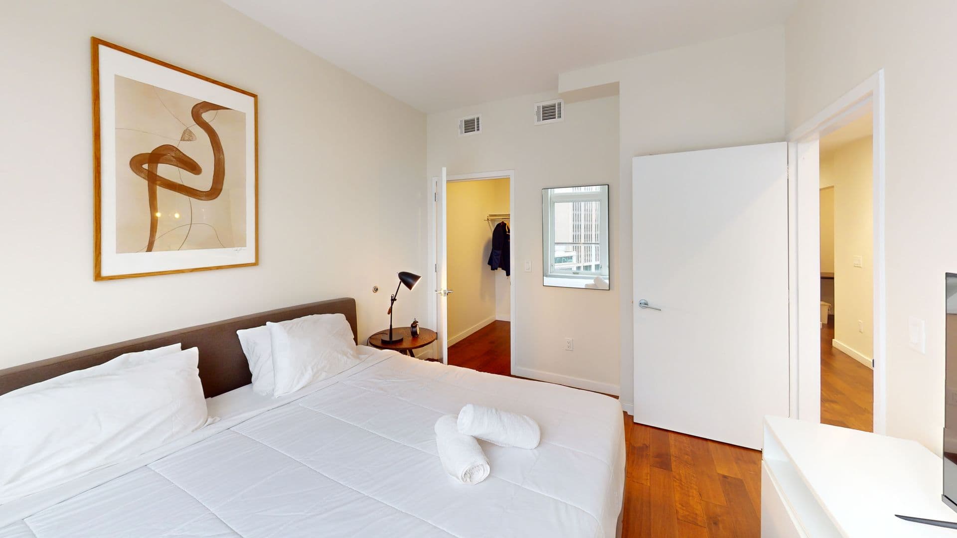 Newark Apartment: 10 Central Ave