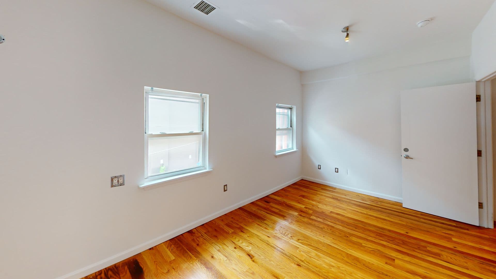 Newark Apartment: 15 Fulton St