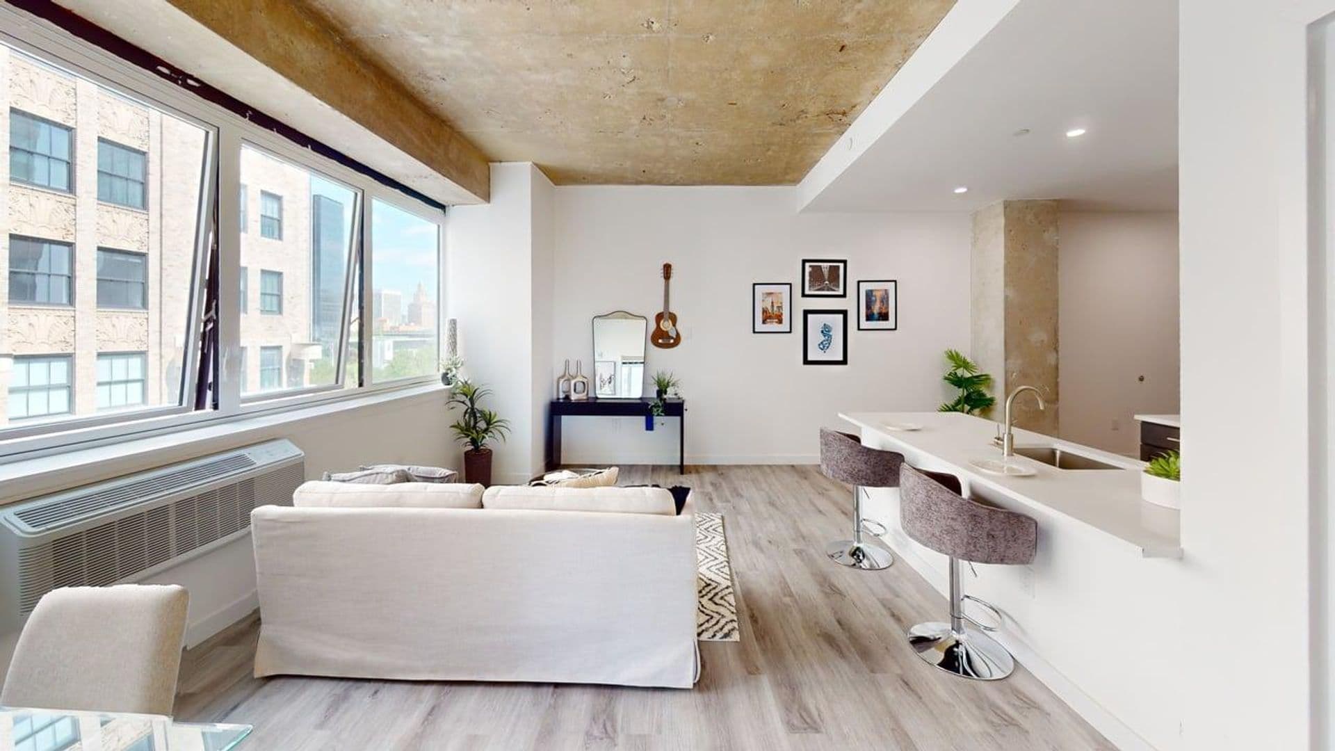 Newark Apartment: 10 Commerce Court