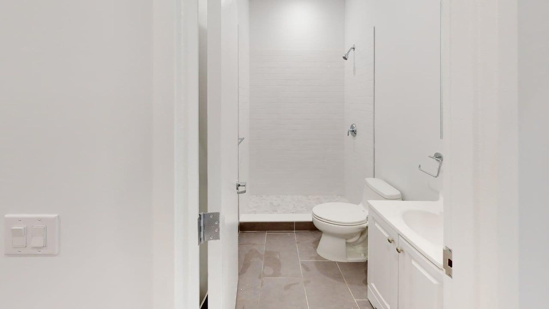 Newark Apartment: 81 Halsey St