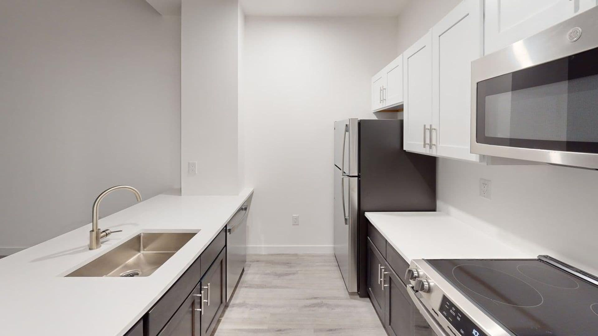 Newark Apartment: 10 Commerce Court
