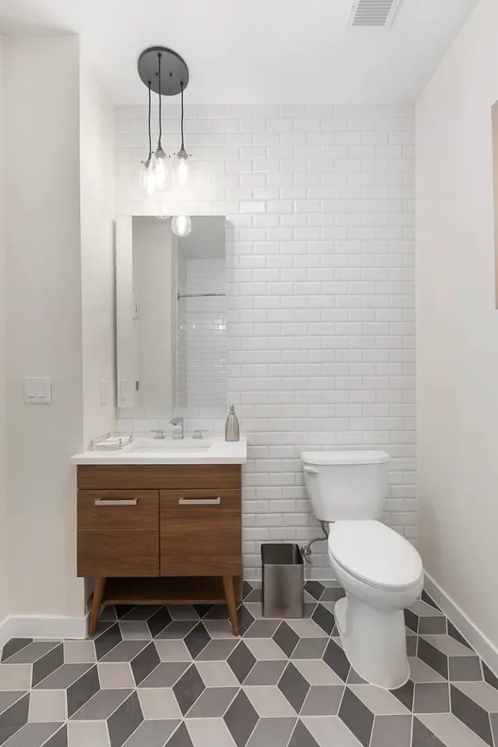 Newark Apartment: 10 Central Ave