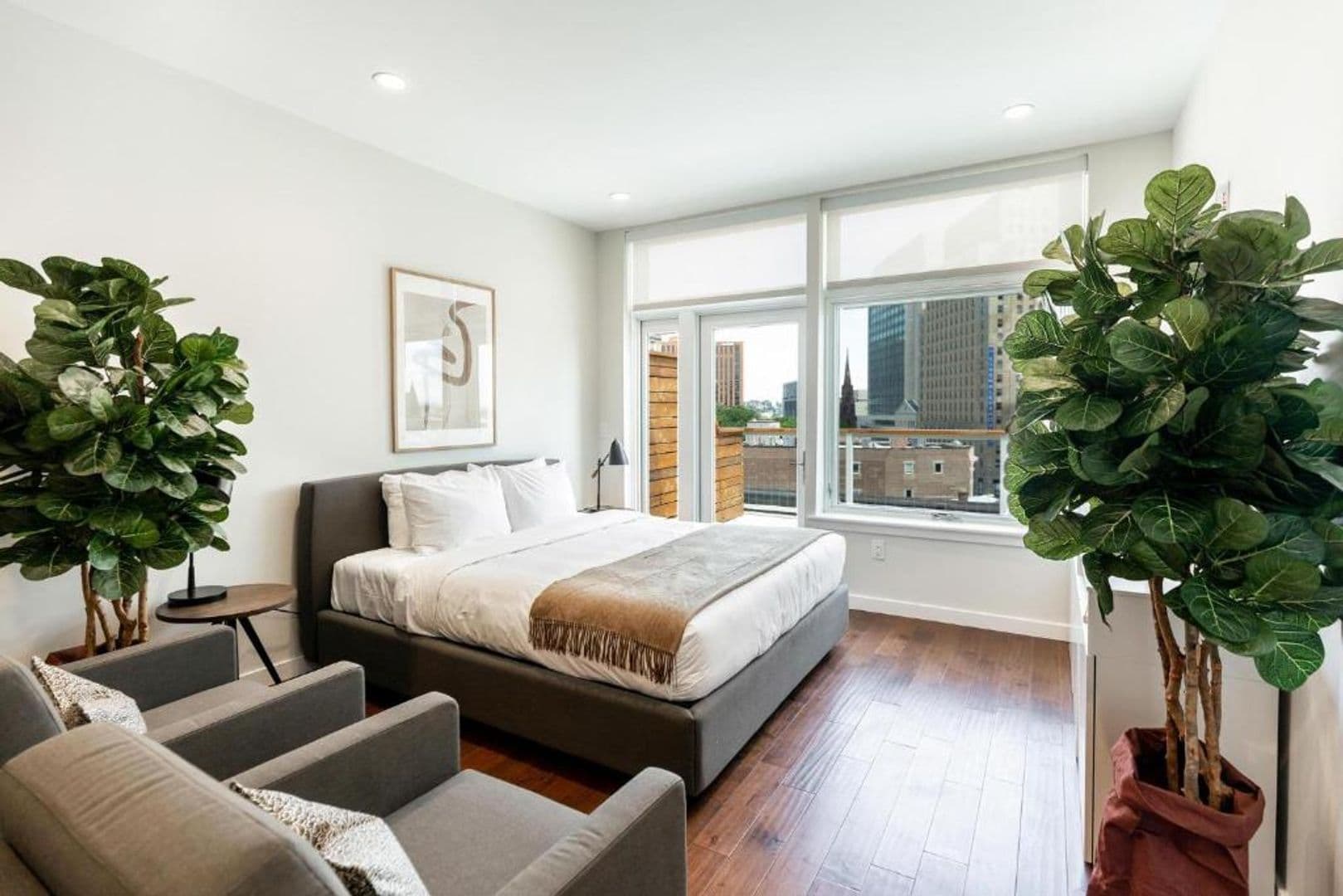 Newark Apartment: 10 Central Ave