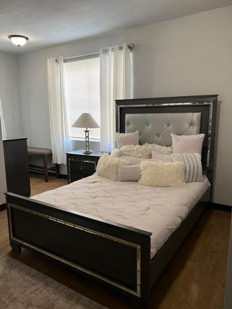 Prairie View Apartment: 23286 Richards Rd.