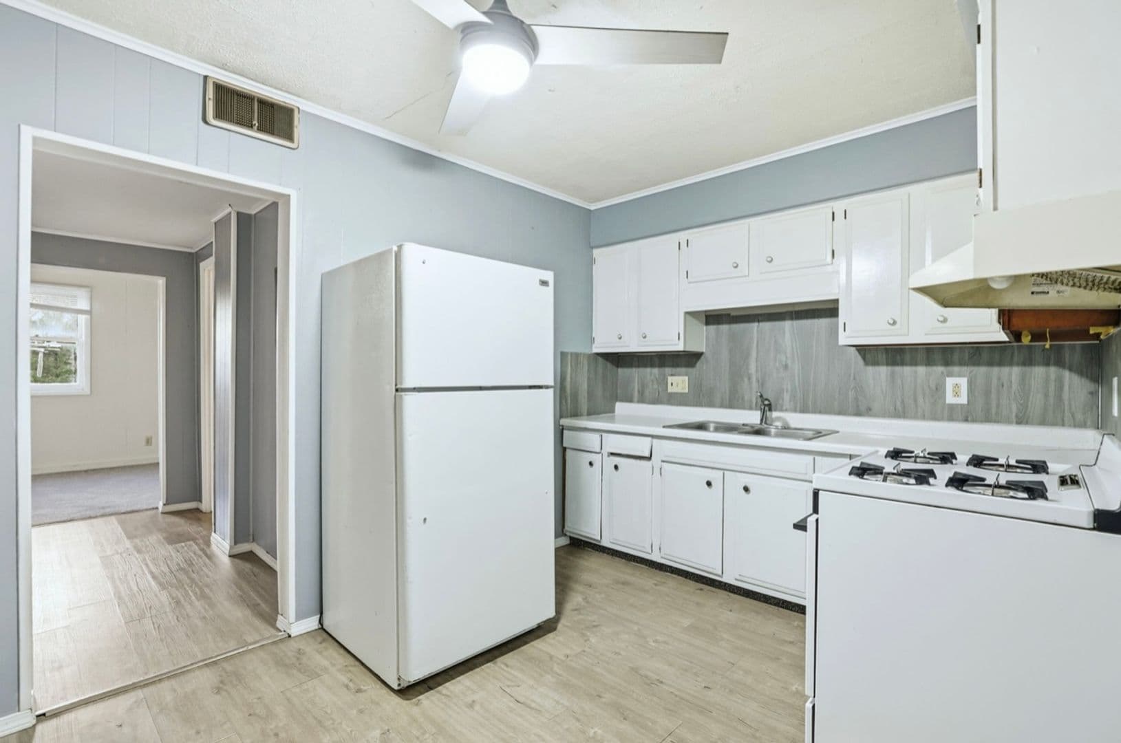Saginaw Apartment: 1610 Court St.