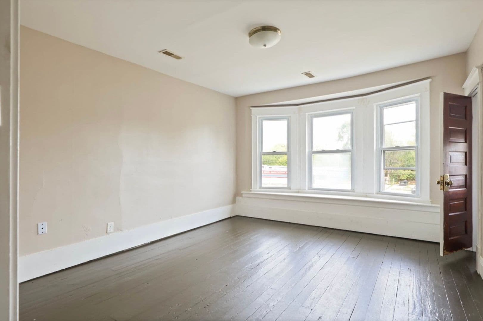 Saginaw Apartment: 1921 N Bond