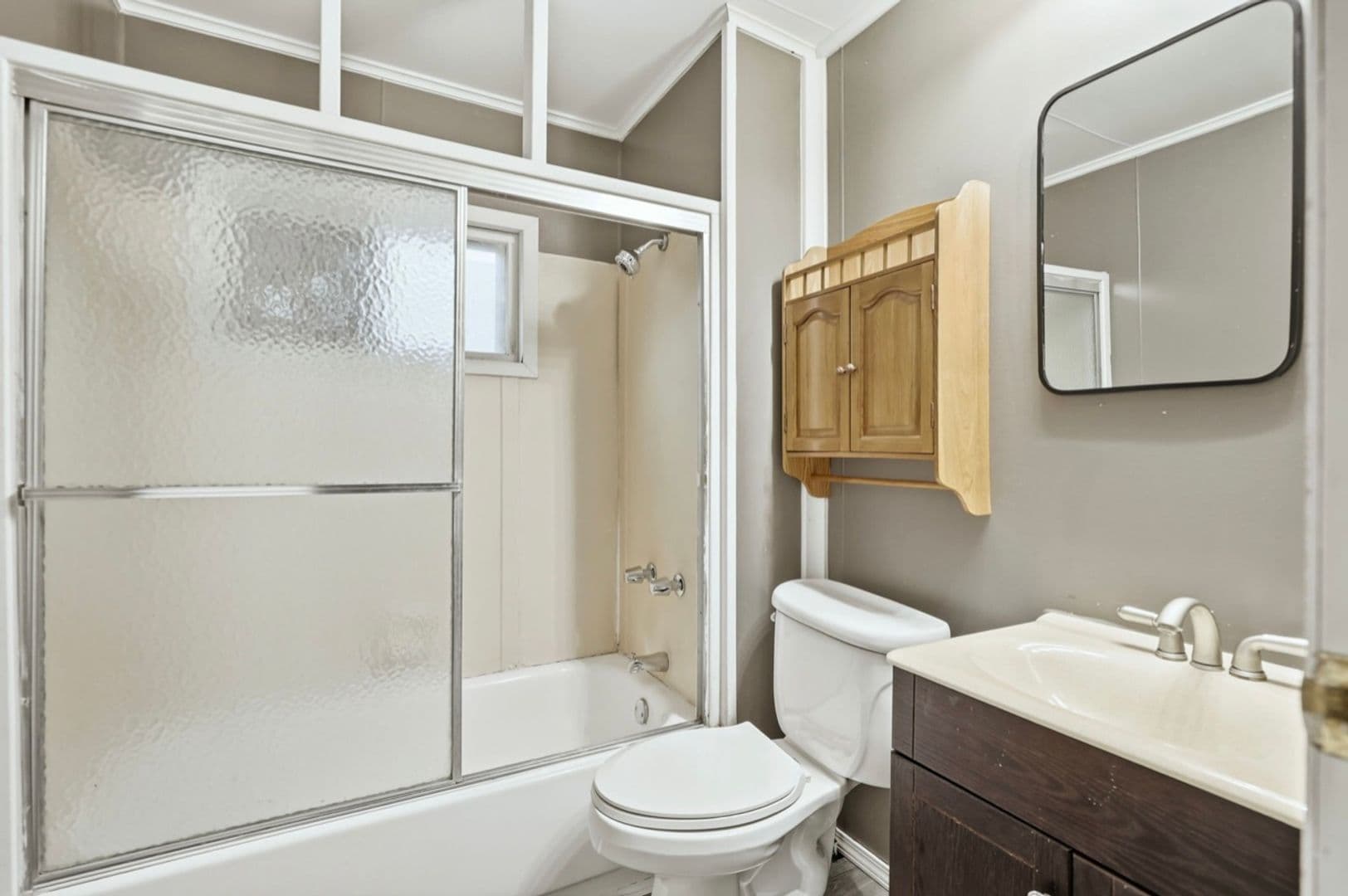 Saginaw Apartment: 1610 Court St.