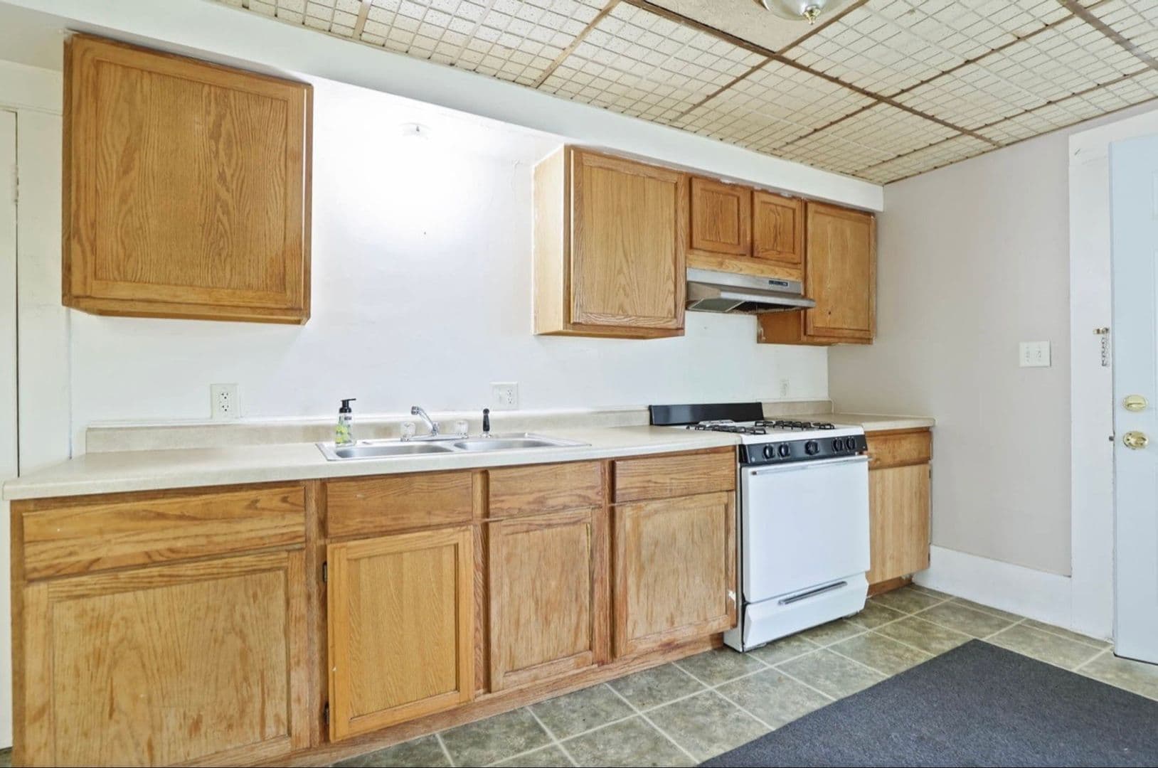 Saginaw Apartment: 1921 N Bond