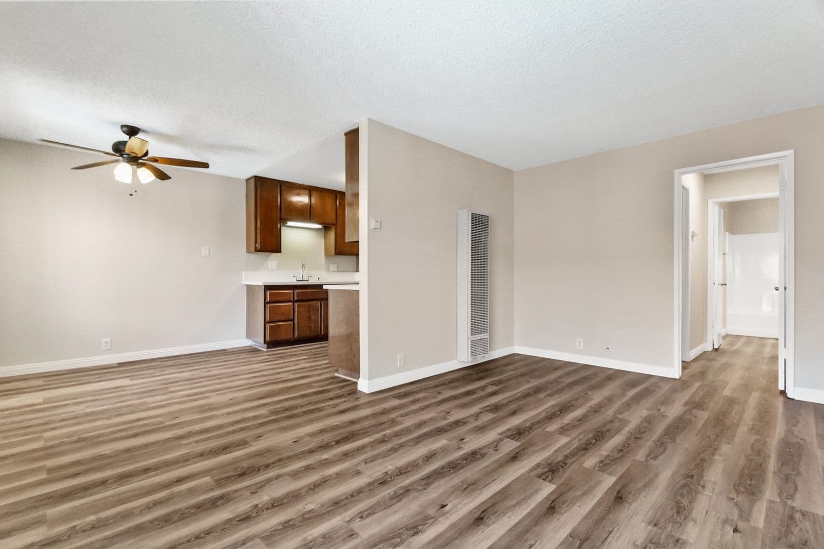 BELLFLOWER Apartment: 17818 WOODRUFF AVENUE