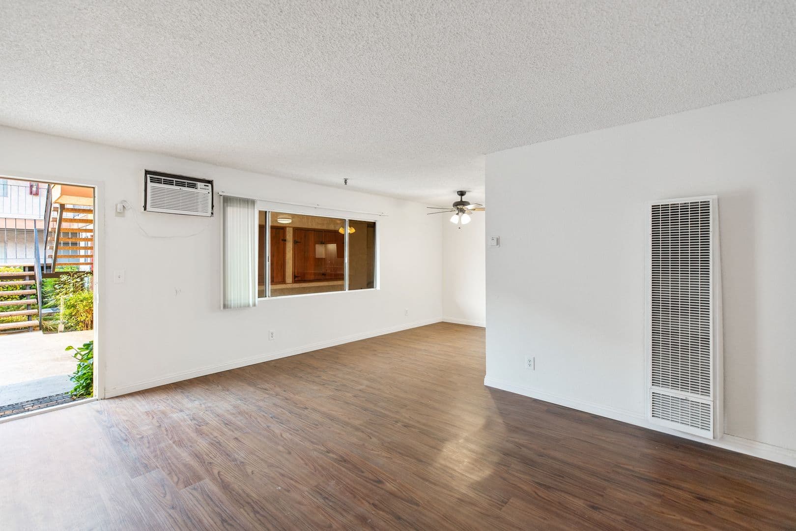 BELLFLOWER Apartment: 17818 WOODRUFF AVENUE